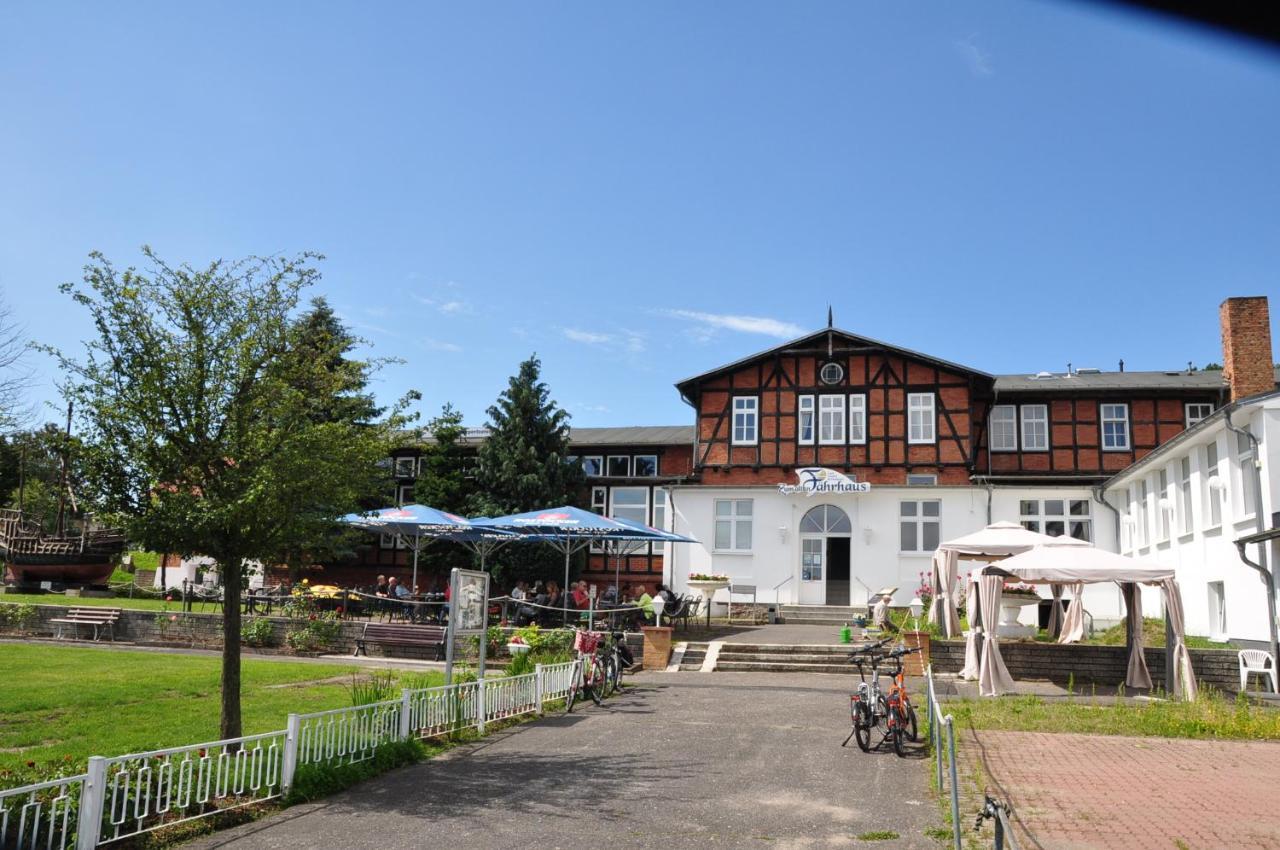 Pension Zum Alten Faehrhaus Rostock Exterior photo