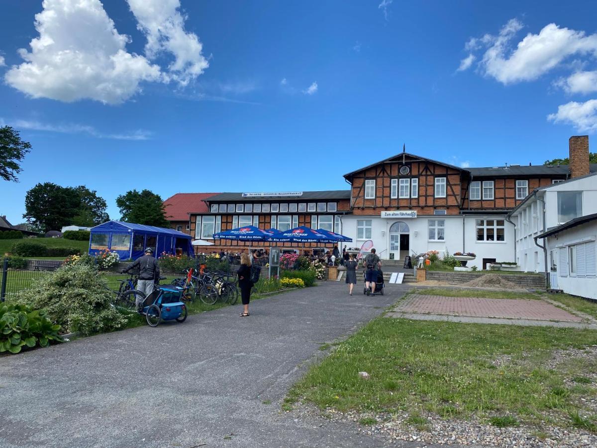 Pension Zum Alten Faehrhaus Rostock Exterior photo