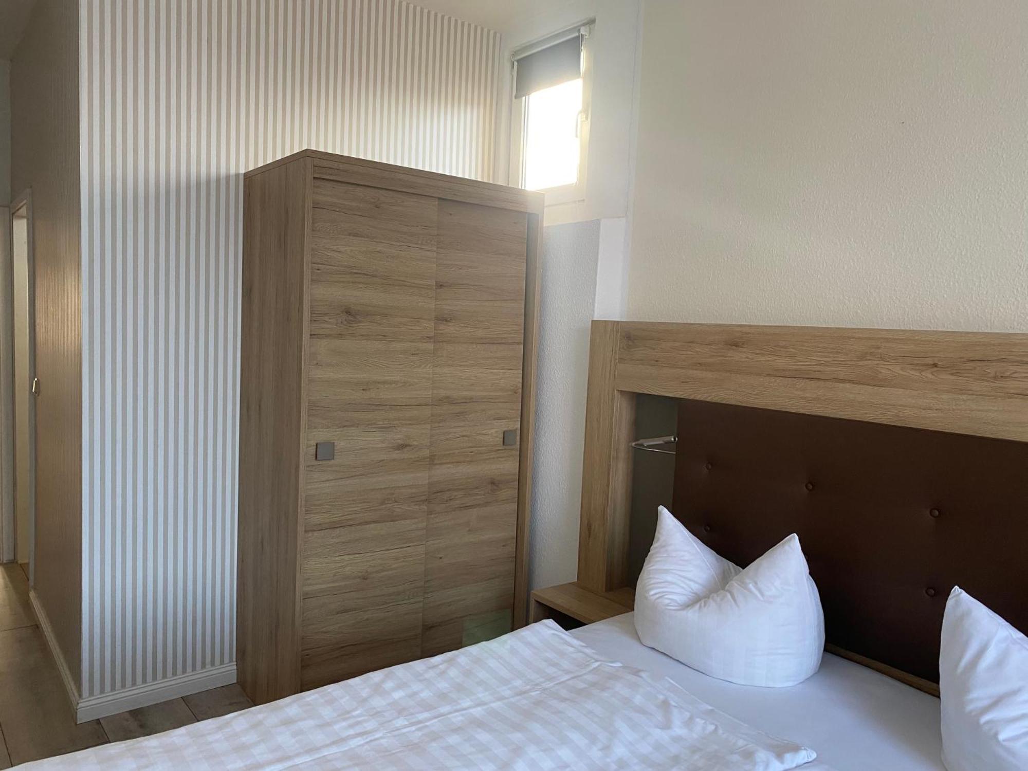 Pension Zum Alten Faehrhaus Rostock Room photo