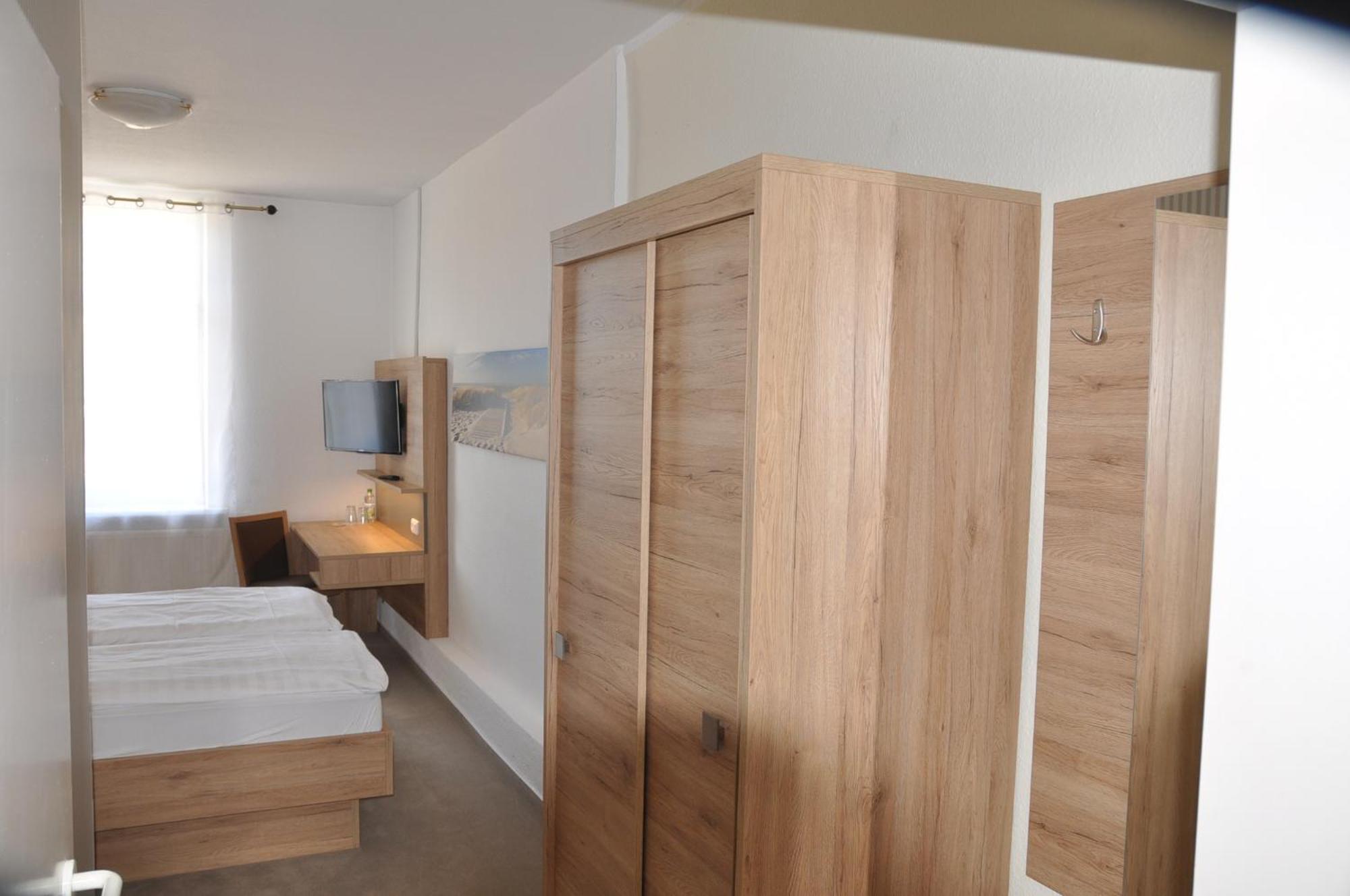 Pension Zum Alten Faehrhaus Rostock Room photo
